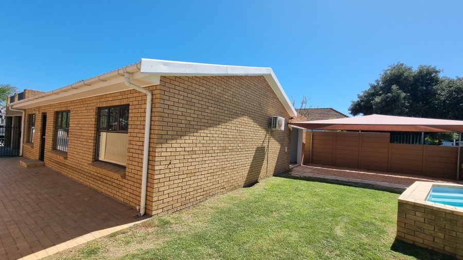 6 Bedroom Property for Sale in Lochnerhof Western Cape